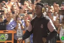 瓦伦西亚客场遭遇惨败，西甲球队危机四伏()