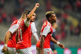 开云体育官网-那不勒斯客场大胜，稳住联赛前六位置()