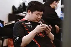 开云体育下载-新人突显实力，老将领衔团队追赶()