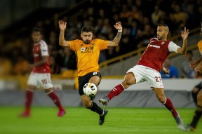 开云sports-西汉姆联主场告捷，球队士气高涨，目标锁定争夺冠军()