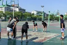 kysports-篮球比赛现场一球定胜负，球迷情绪高涨()