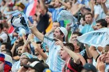 国家队展现强大实力，成功晋级下一轮()